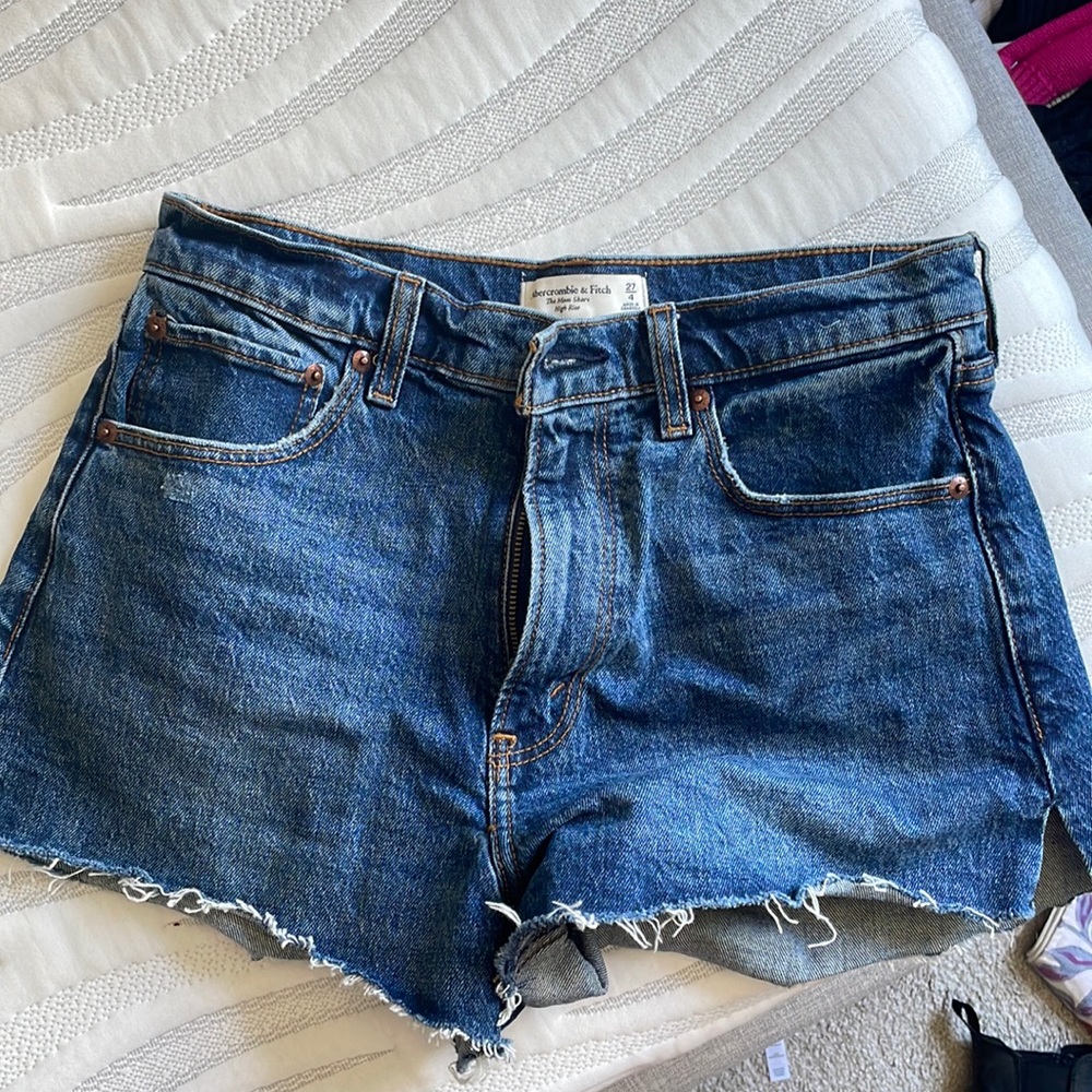 Abercrombie mom short high rise size 4